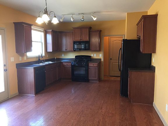 3rd image of 2386 Peach Shoals Cir