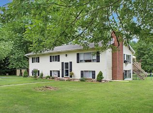 1588 Fawn Valley Dr, Brodheadsville, PA 18322