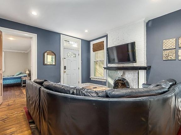 3rd image of 1293 Dennison Ave