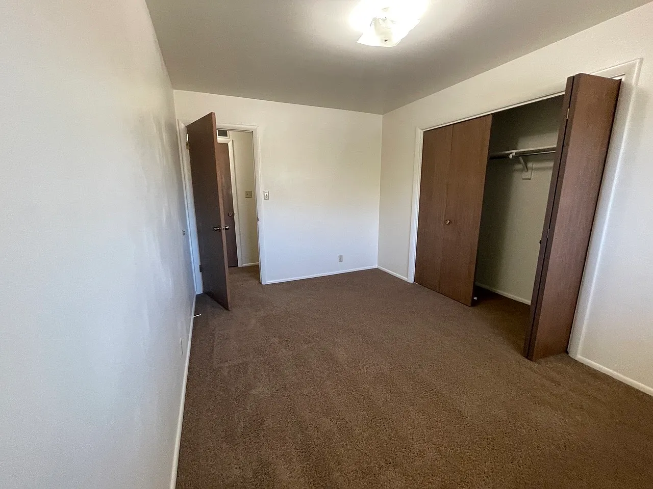 2 bed, 900 sqft, $1,280 — Photo 2