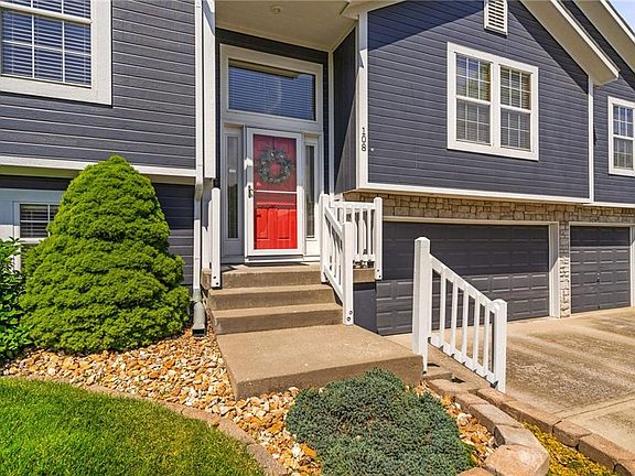 4th image of 108 NE Topaz Dr