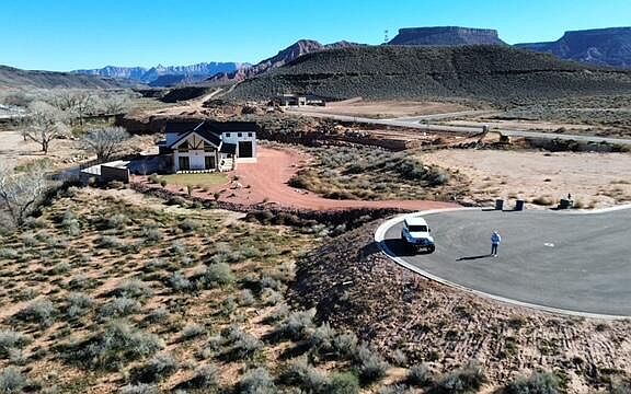 3rd image of Nyla Cir