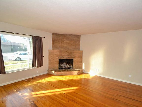 5th image of 4015 E Cornell Ave