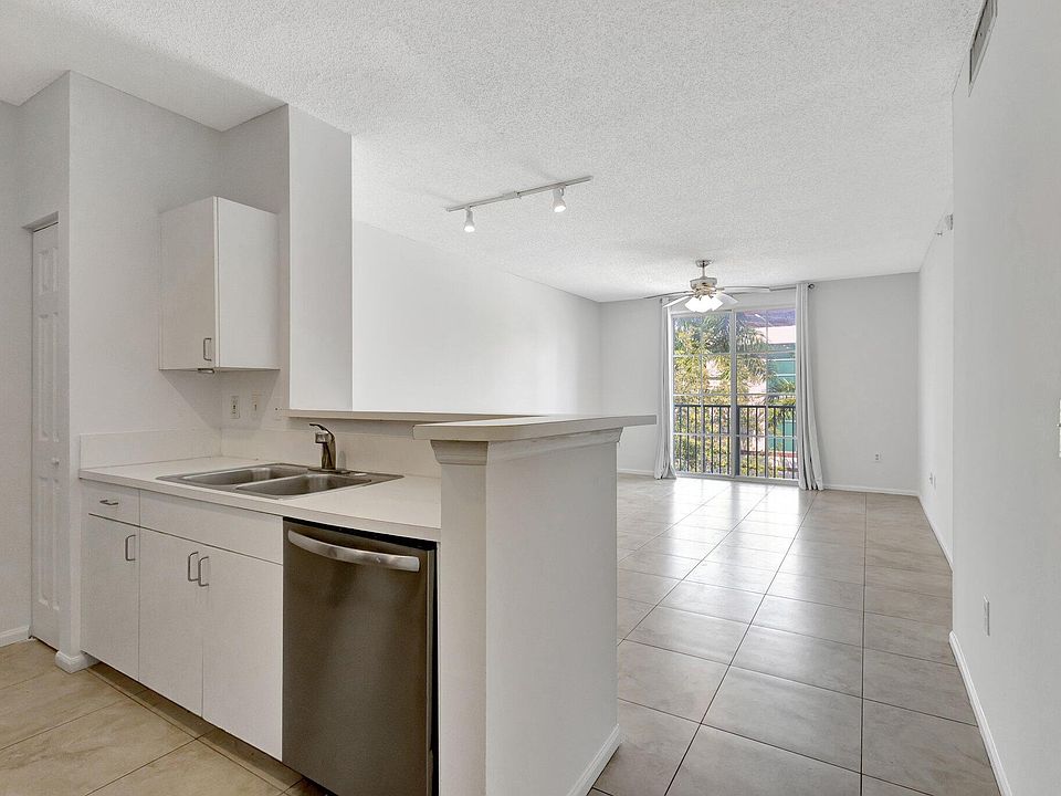 1st image of 720 S Sapodilla Avenue #303