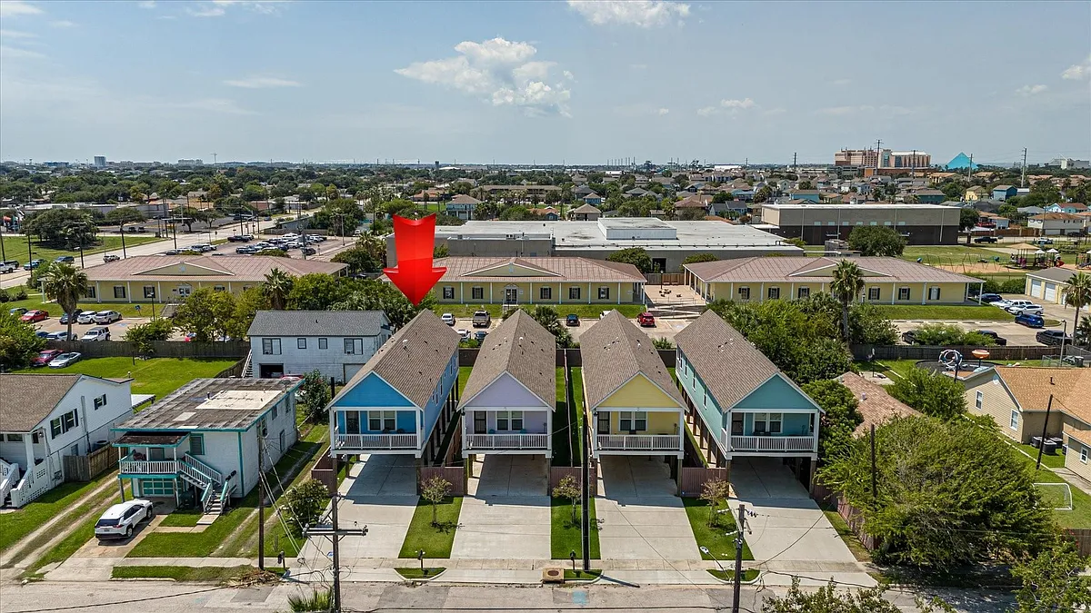Photo 2 of 48 - 2311 67th St - Galveston, TX Building Photo - 2311 67th St