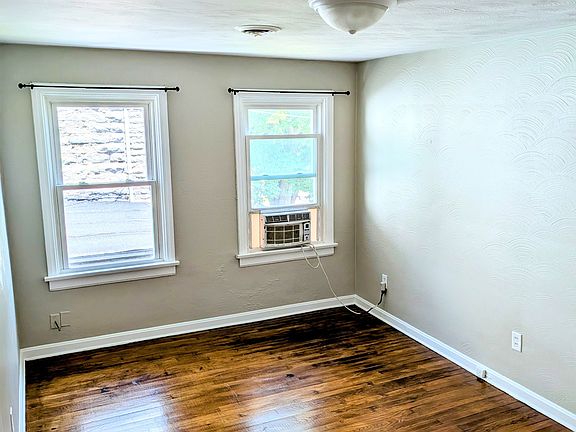 3rd image of 1109 Warren St #Res