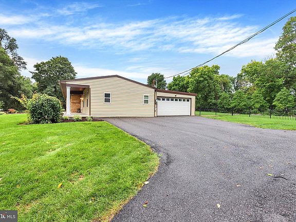 4th image of 1012 Rockledge Dr