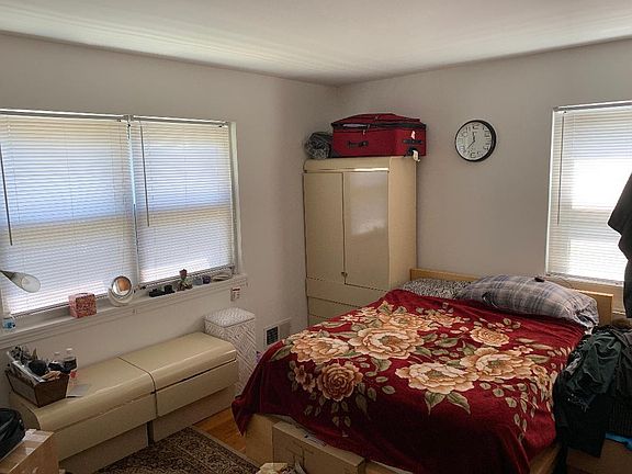 3rd image of 90 McLoughlin St