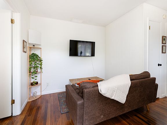 5th image of 839 N Smith Rd #1
