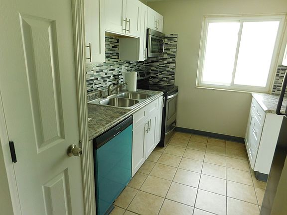 3rd image of 6784 Circle Dr #102