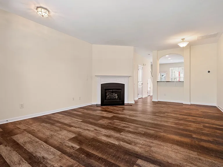 605 Cupola Dr — Photo 6
