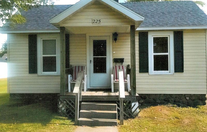 1st image of 225 Lawrence St