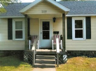 225 Lawrence St, Kingsford, MI 49802