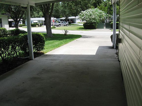 2nd image of 4 Bluewater Lake Cir
