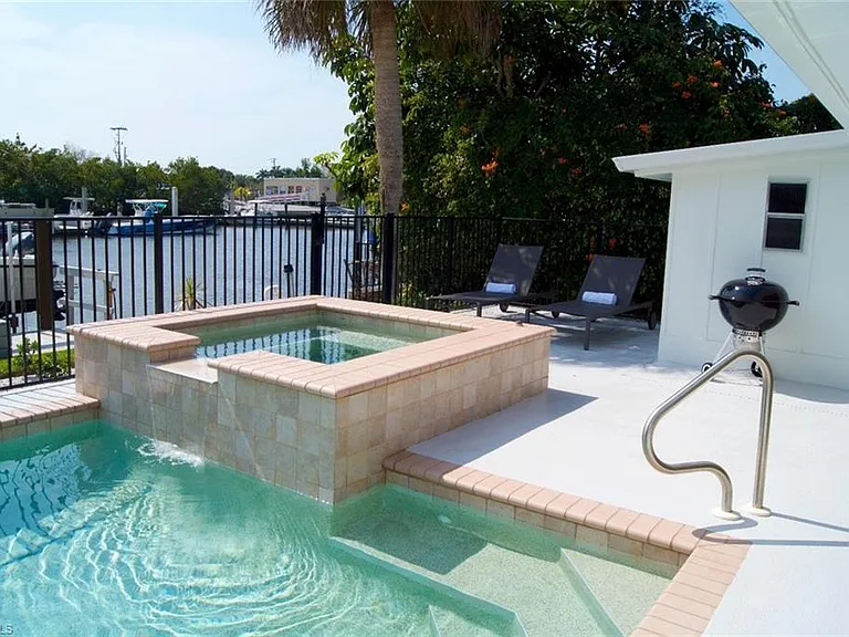 2048 Harbor Ln — Photo 28