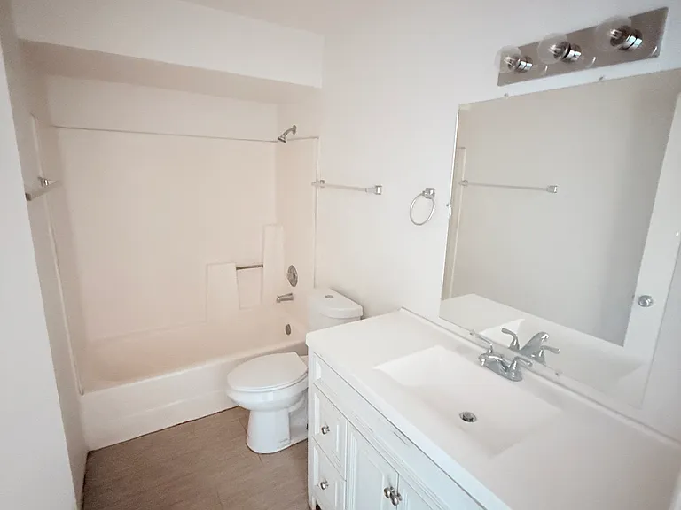 5028 N 22nd Ave #D — Photo 10