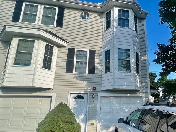 97 Hildreth St Unit 1, Lowell, MA 01850