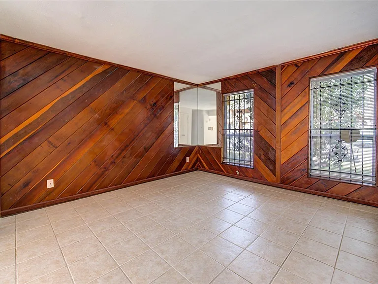 14633 Perthshire Rd — Photo 6
