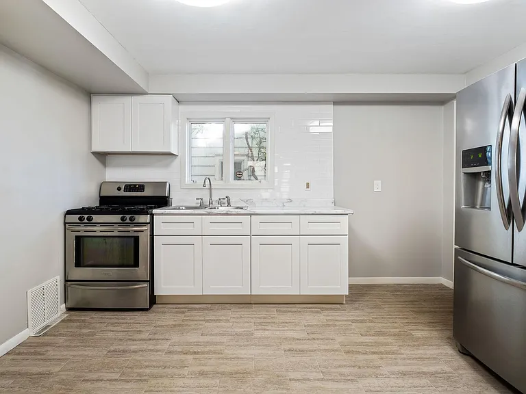 3325 Hennepin Ave — Photo 5