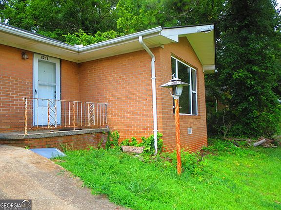 2nd image of 2233 Doris Dr