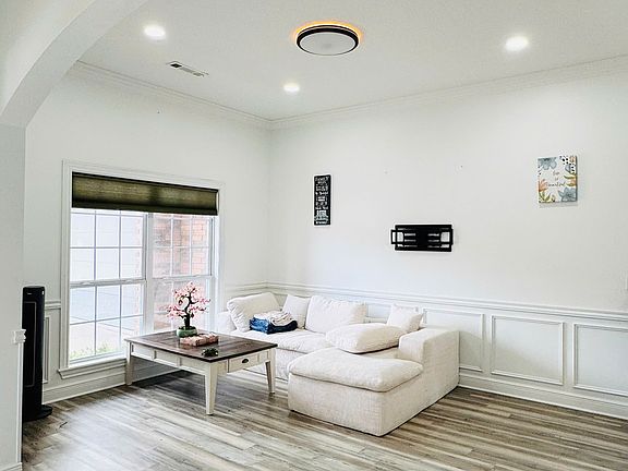 4th image of 274 Chantilly Ave