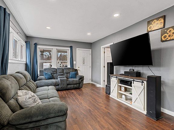 5th image of 120 S Telulah Ave