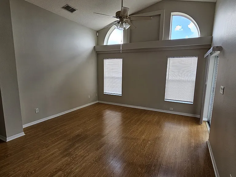 7642 Fordham Creek Ln — Photo 5