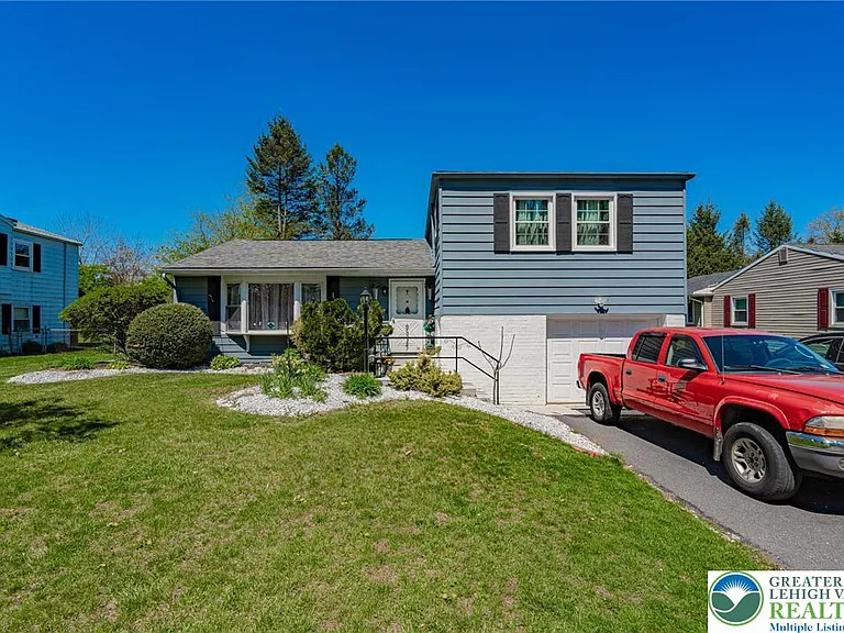 2627 Nottingham Rd — Photo 2