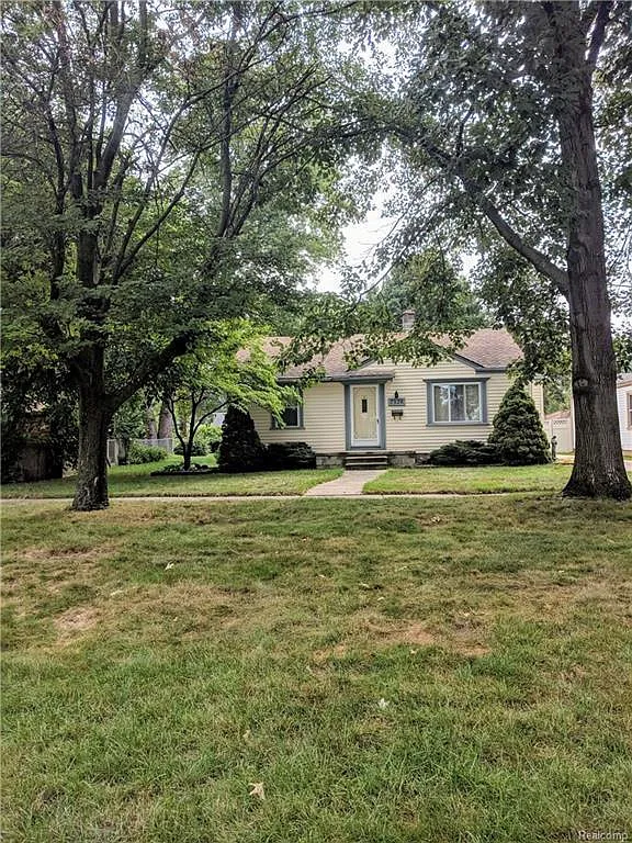 2 bed, 950 sqft, $1,600 — Photo 1
