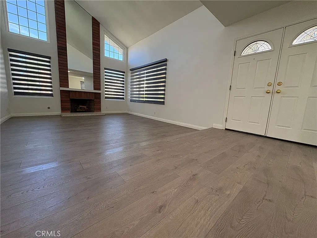 4 bed, 2.5 bath, 2093 sqft, $4,995 — Photo 2