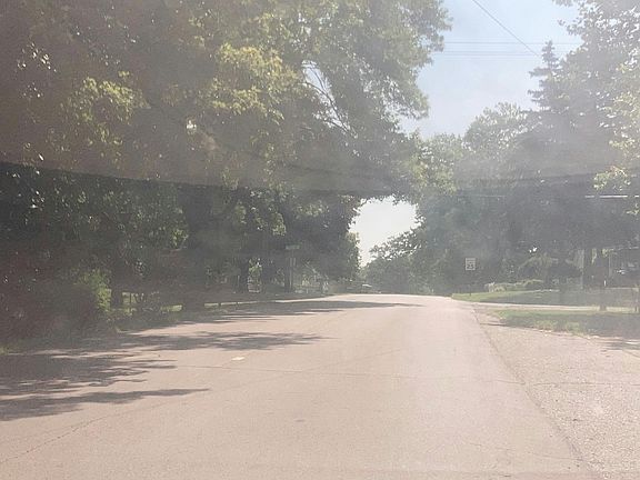 4th image of 612 Andrew Ave