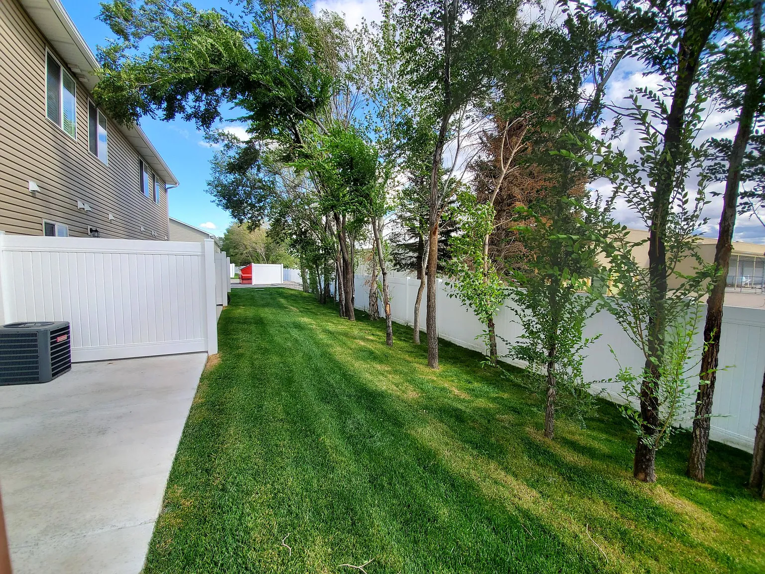 3 bed, 2.5 bath, 1600 sqft, $1,650 — Photo 4