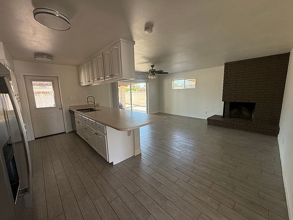 4th image of 315 E Pebble Beach Dr