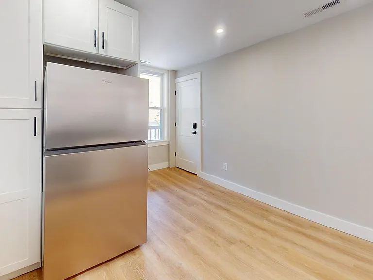8 Curtis St #2 — Photo 22