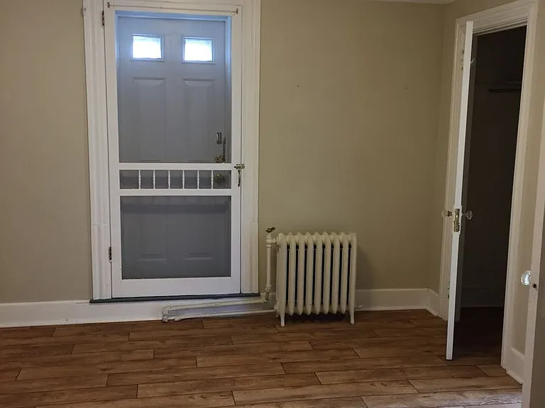 138 E Chestnut St — Photo 3