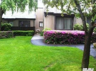 122 Strathmore Gate Dr, Stony Brook, NY 11790