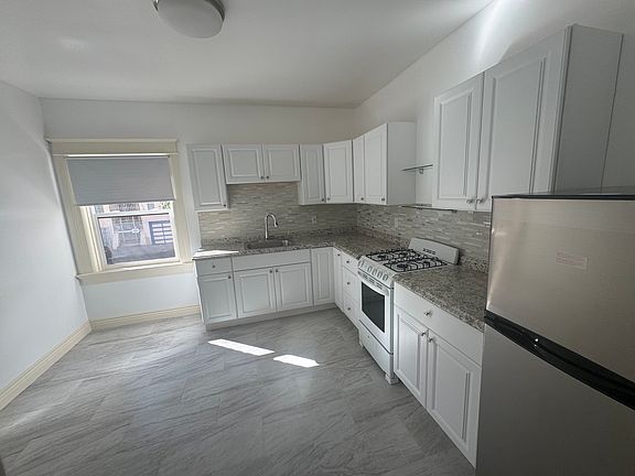 5th image of 1595 Clay St #2