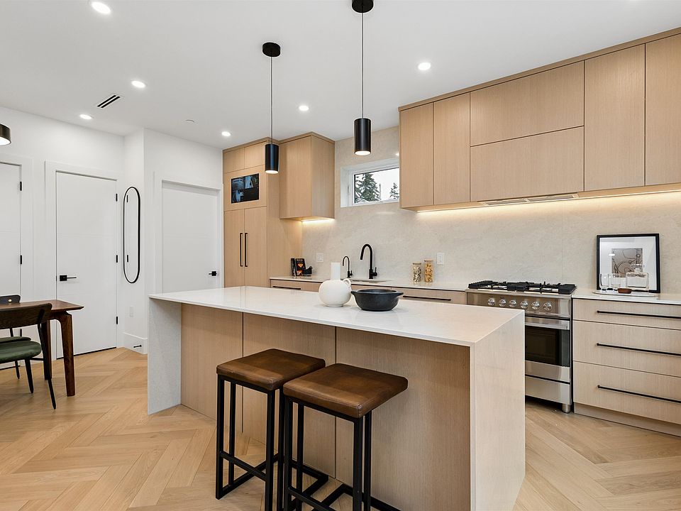 1st image of 3639 E 46th Ave #1