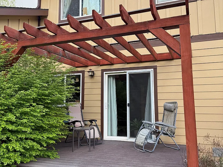 133 White Horse Pl — Photo 2