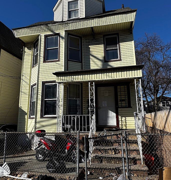 1st image of 185 S 11th St Floor 2