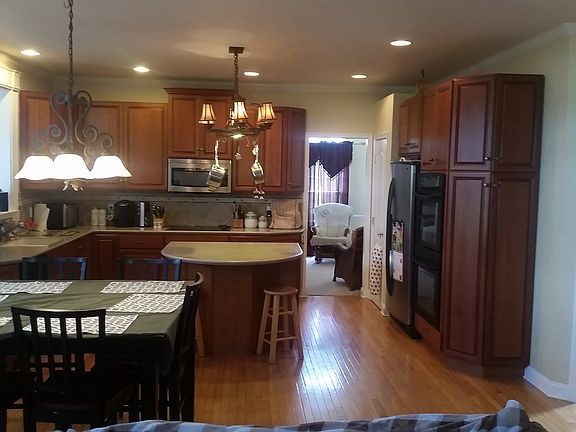 3rd image of 305 Blue Heron Ct