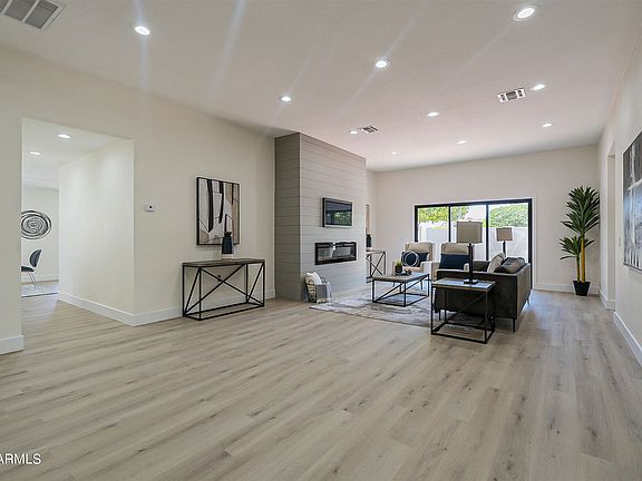 3rd image of 12819 W Seville Dr