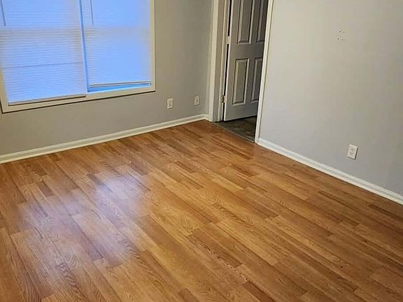 5th image of 701 Newton Ct