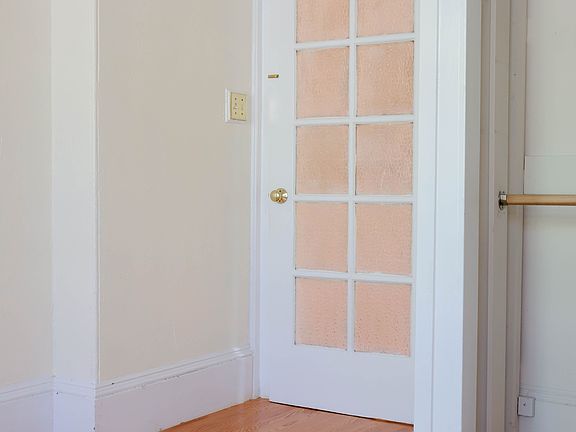 3rd image of 164 Lexington St