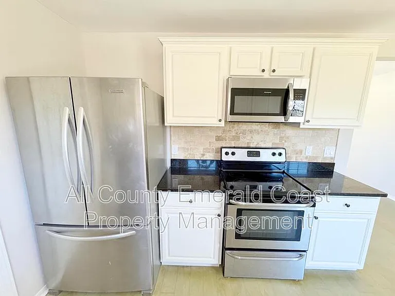 710 Swan Ln — Photo 13