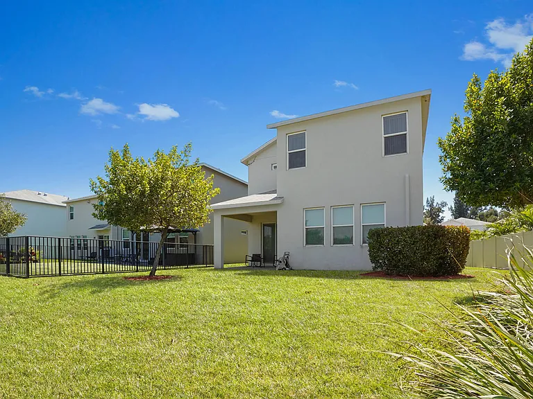 1826 Lake Cove Dr — Photo 6