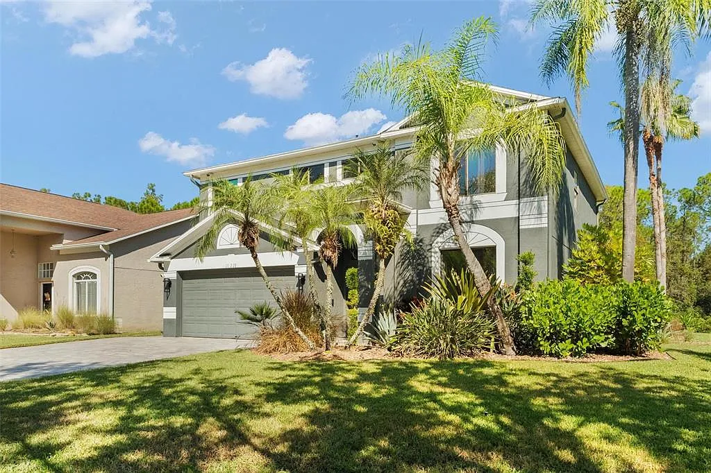 3 bed, 2.5 bath, 2304 sqft, $4,200 — Photo 1