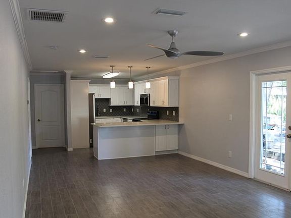 3rd image of 3411 N Ola Ave