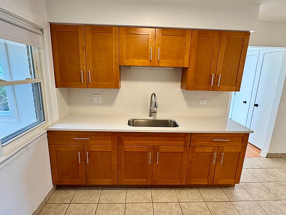 5th image of 6538 N Damen Ave APT 2W