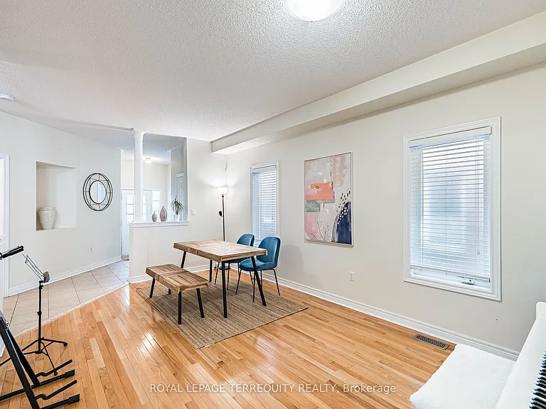 3926 Candlelight Dr — Photo 13